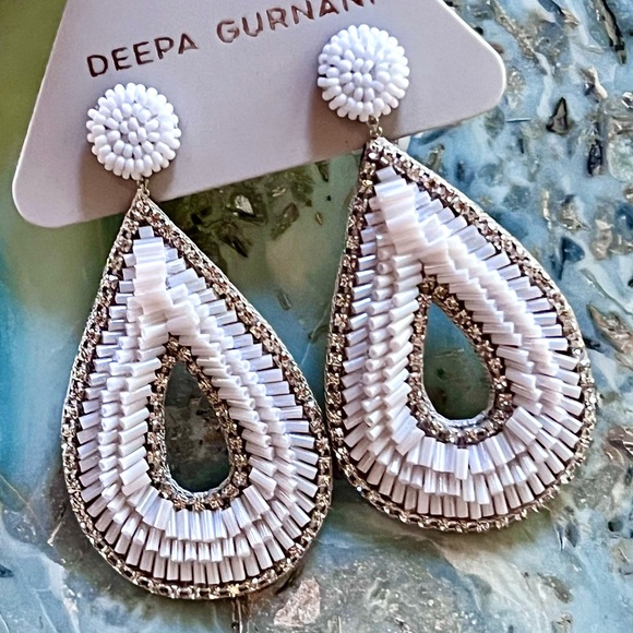 🌺🎉HP🎉🌺 NWT Deepa Gurnani Beaded White Crystal Hoop Chandeliers - Picture 7 of 16